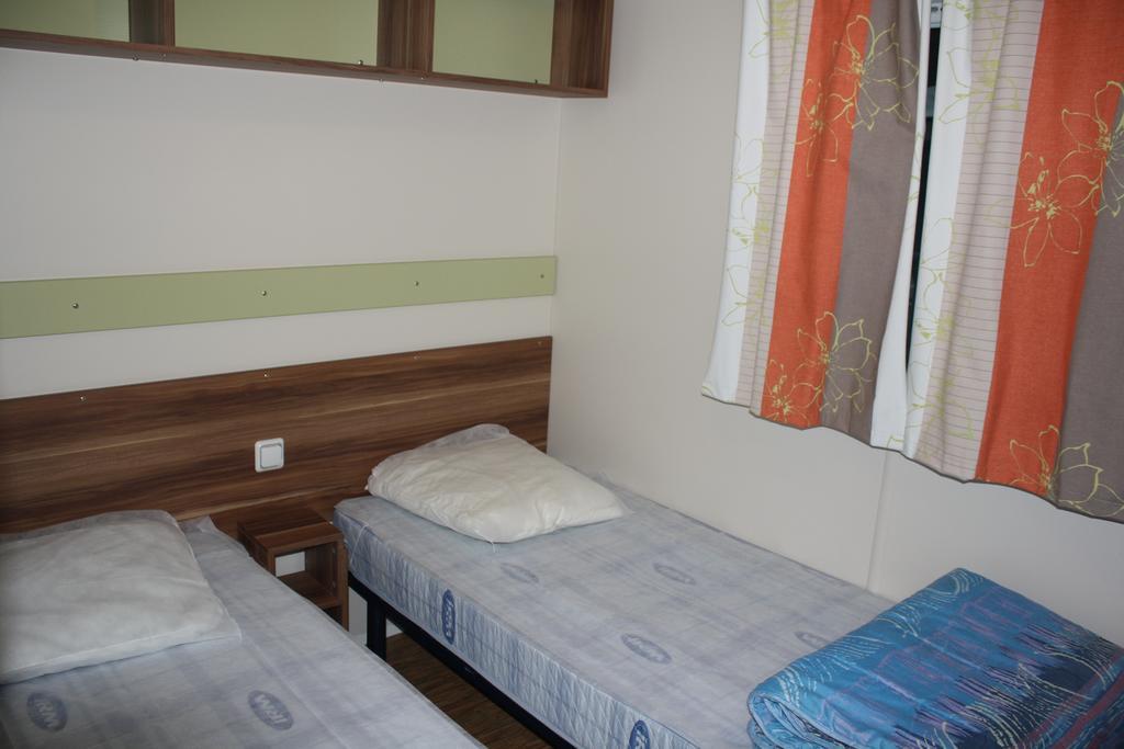 Le Camping Des 3 Lacs Belmont-Tramonet Exterior foto